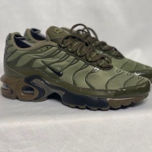 PRE OWNED!!! SIZE 7 NIKE AIRMAX PLUS "OLIVE CARGO" (GS) ORIGINAL RELEASE!!!!!!